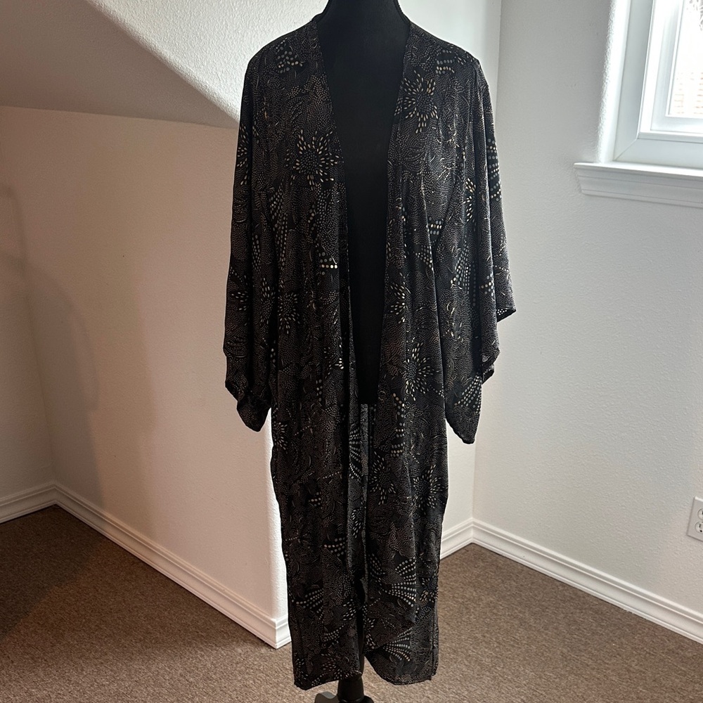 Elegant Black Women's Cape with Subtle Pattern
